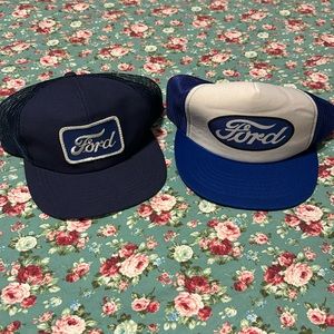 Ford trucker hats 🧢 vintage, gently worn, barely used. Clean and comfortable 👀